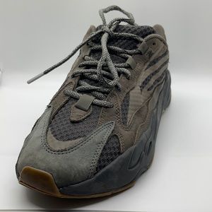 Adidas Yeezy Boost 700 V2 Footwear Mauve